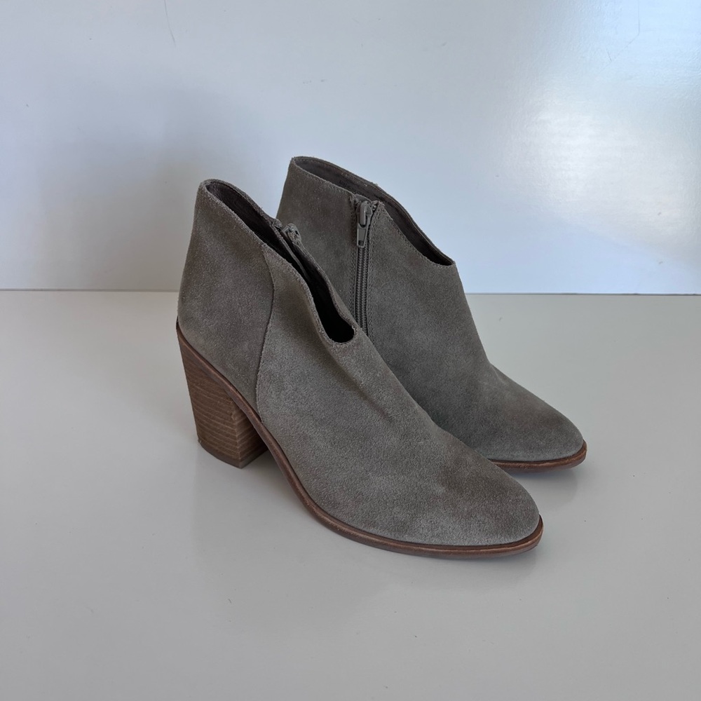 Jeffrey Campbell Women's Kamet 2 Taupe Suede Ankle Booties